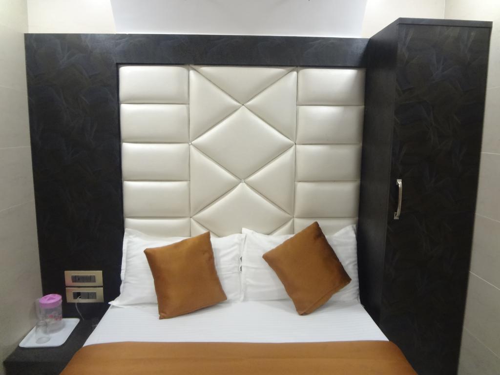 Hotel Karishma Mumbai Bagian luar foto