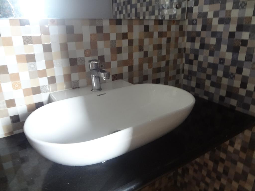 Hotel Karishma Mumbai Bagian luar foto