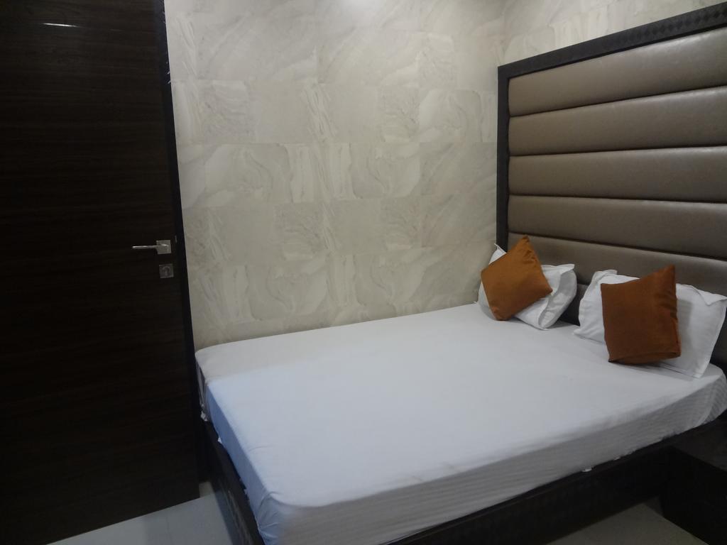 Hotel Karishma Mumbai Bagian luar foto