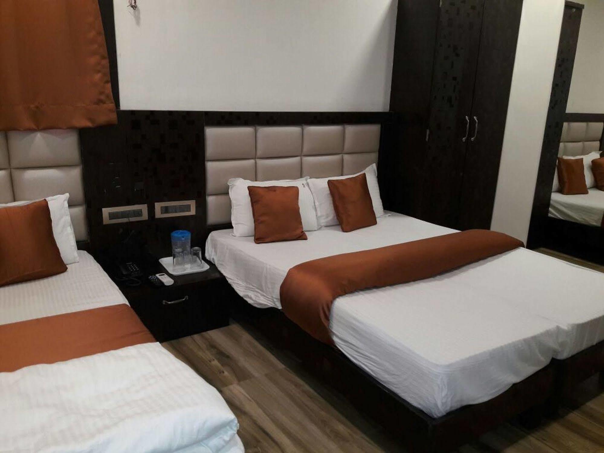 Hotel Karishma Mumbai Bagian luar foto